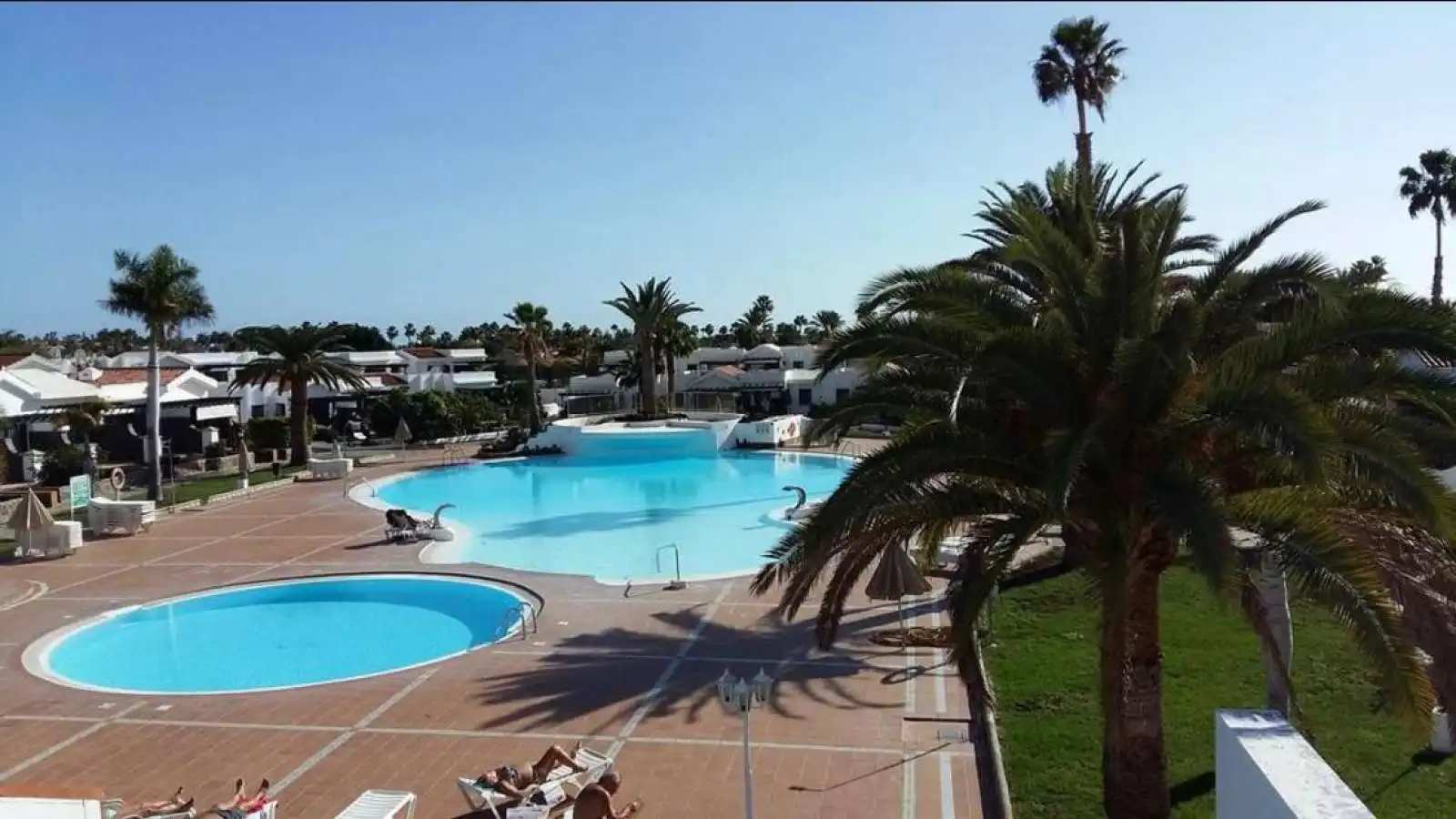Piscina de Apartament per a compartir en San Bartolomé de Tirajana amb Aire condicionat, Terrassa i Moblat
