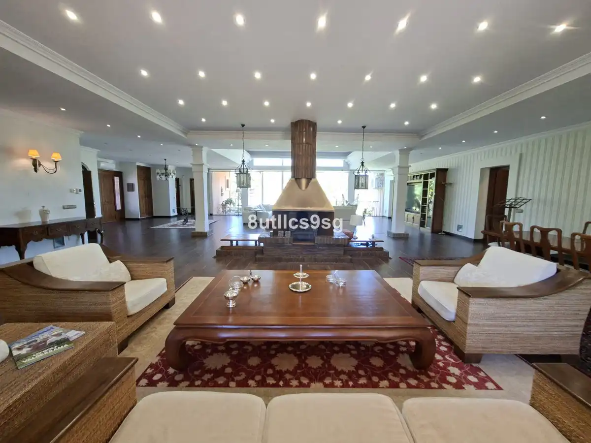 Sala de estar de Finca rústica en venta en Istán, Málaga