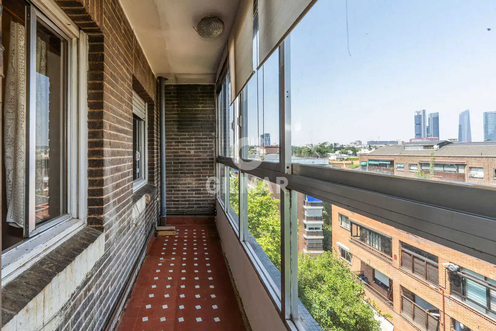 Vista exterior de Piso en venta en Madrid con Calefacción, Trastero y Balcón