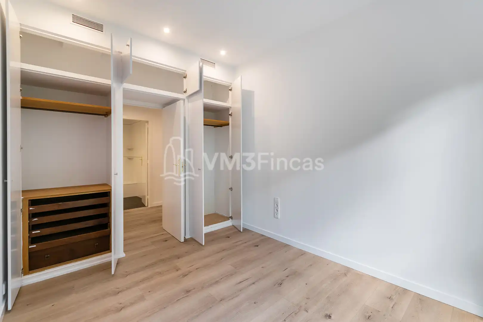 Schlafzimmer von Wohnung zur Miete in Barcelona mit Klimaanlage, Heizung und Parkett
