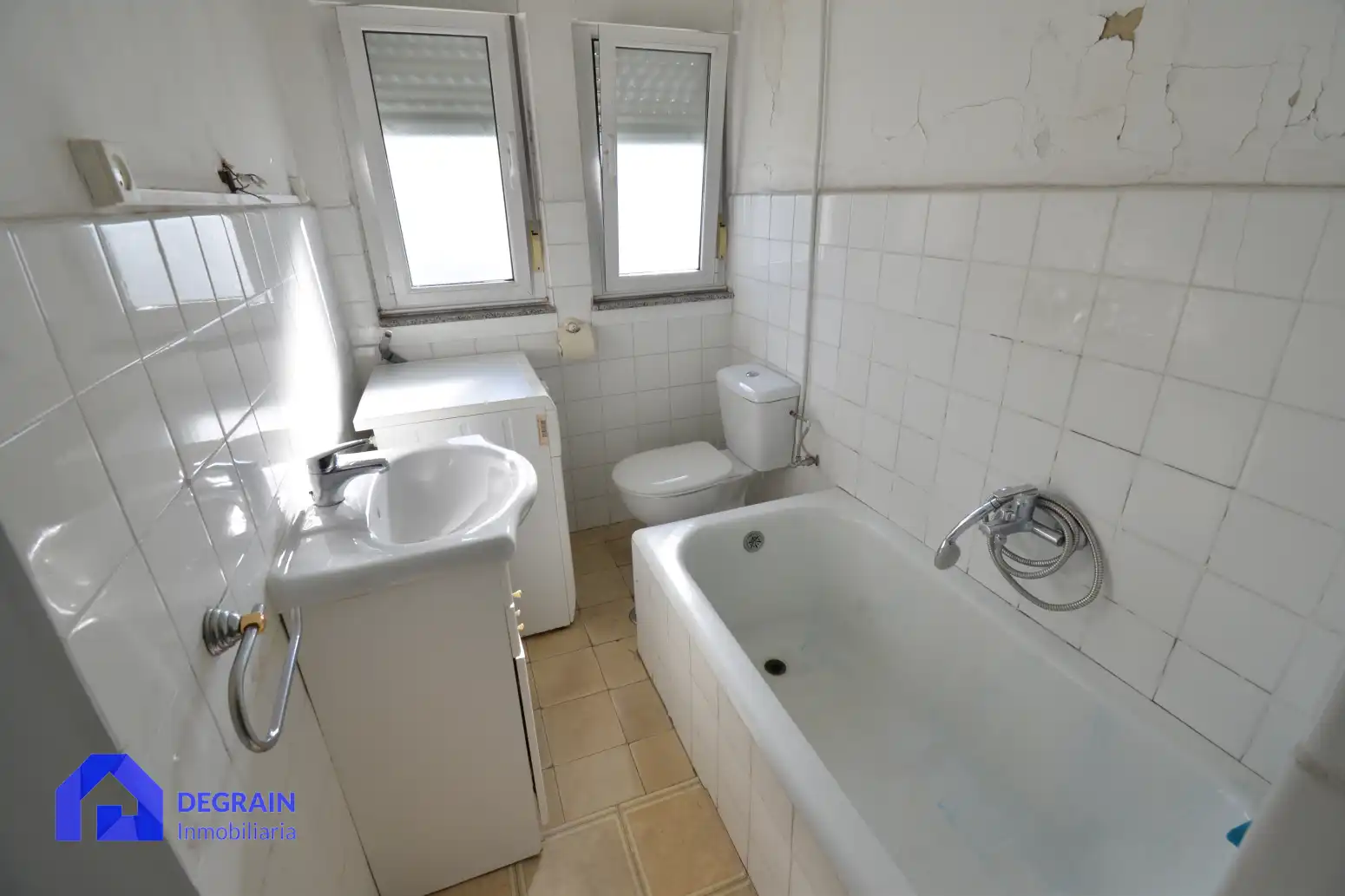 Baño de Piso en venta en Oviedo  con Terraza