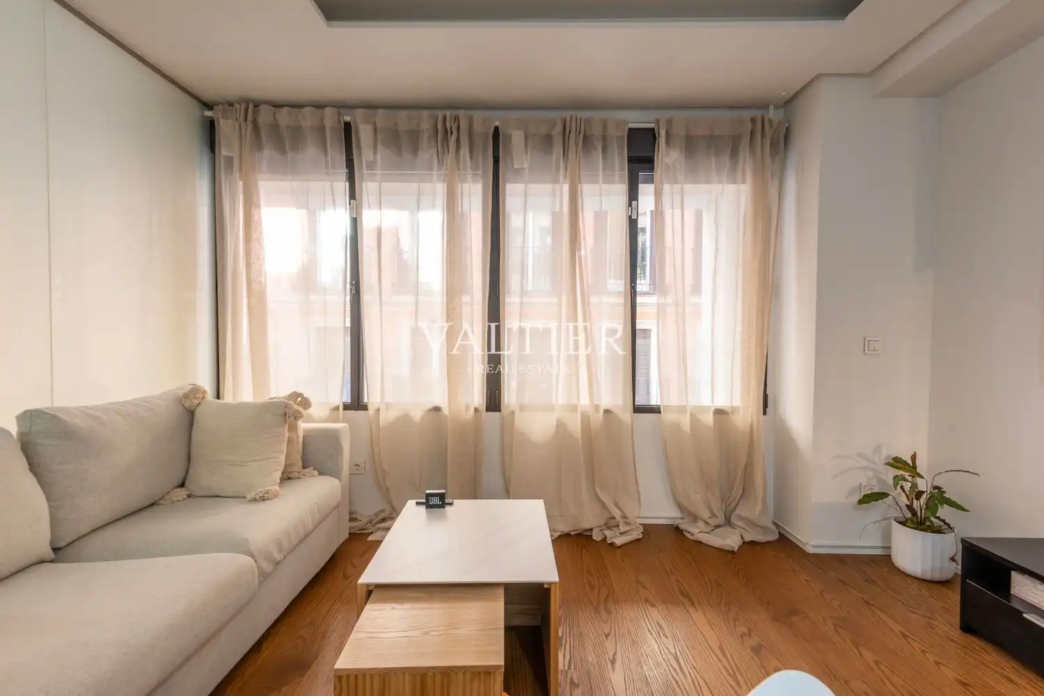 Dormitori de Pis de lloguer en  Madrid Capital amb Aire condicionat, Terrassa i Traster