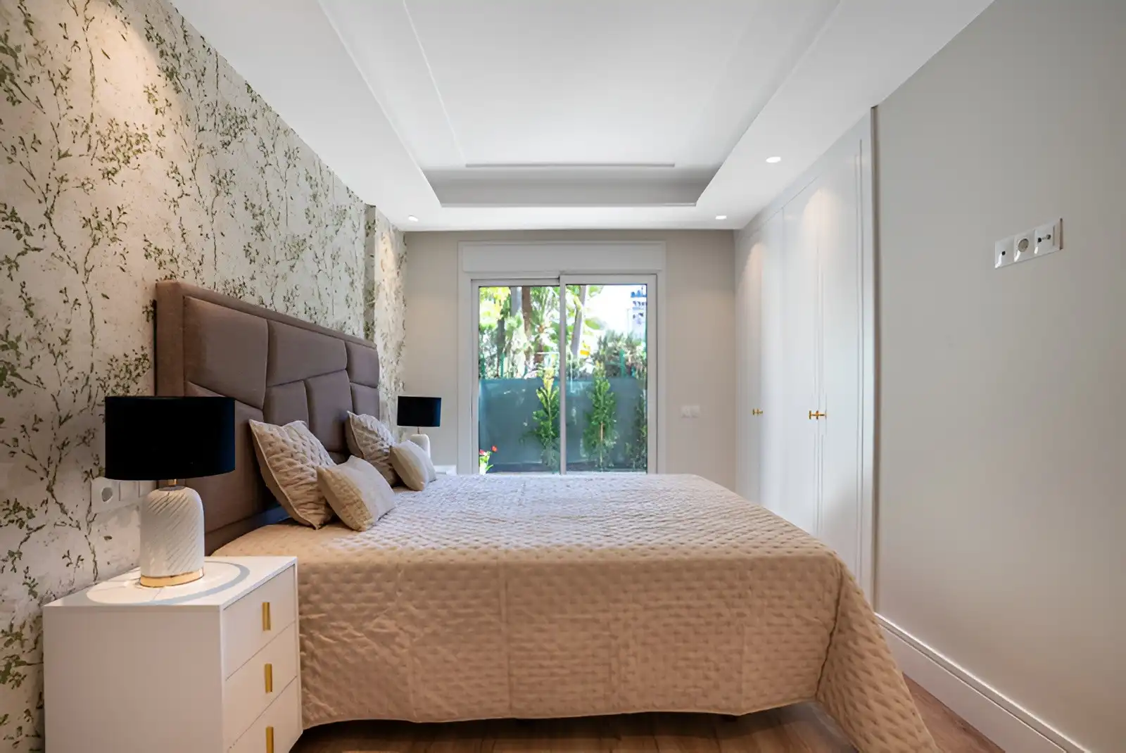 Bedroom of Apartments for sale in Marbella  with Air Conditioner, Heating and Private garden