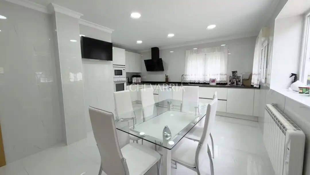Cocina de Casa o chalet en venta en Castro-Urdiales con Calefacción, Jardín privado y Terraza