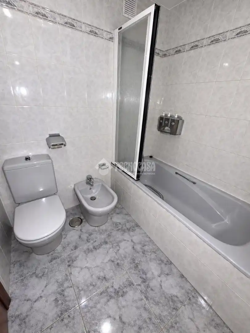 Baño de Piso en venta en Alicante / Alacant con Terraza