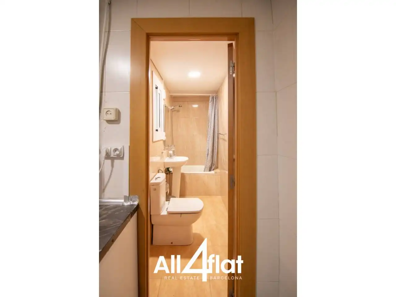 Bathroom of Flat for rent in Barcelona  with Air Conditioner, Heating and Furnished
