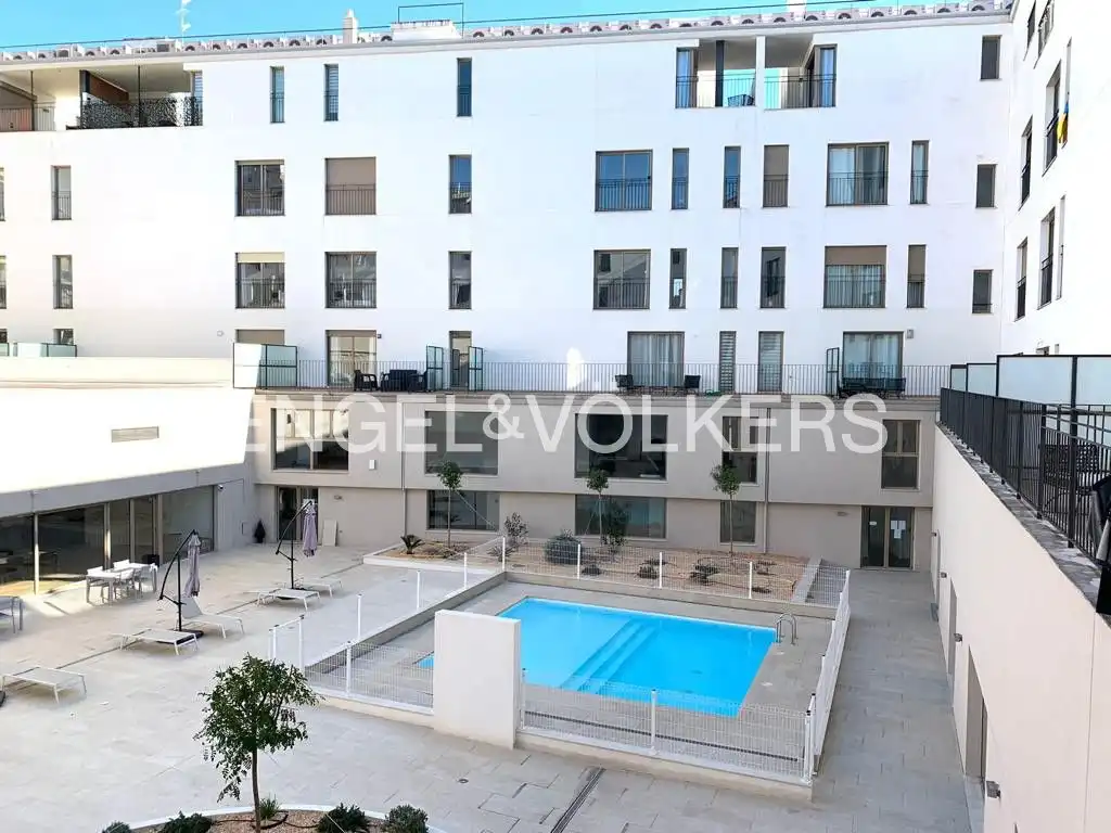 Piscina de Pis de lloguer en Valencia amb Aire condicionat, Calefacció i Jardí privat