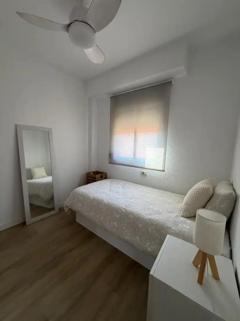 Dormitori de Apartament de lloguer en Sueca amb Parquet, Terrassa i Moblat