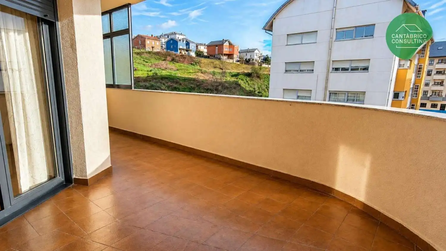 Terrassa de Pis en venda en Navia amb Calefacció, Parquet i Terrassa