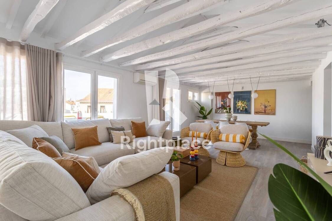 Sala d'estar de Àtic de lloguer en  Madrid Capital amb Calefacció, Terrassa i Moblat