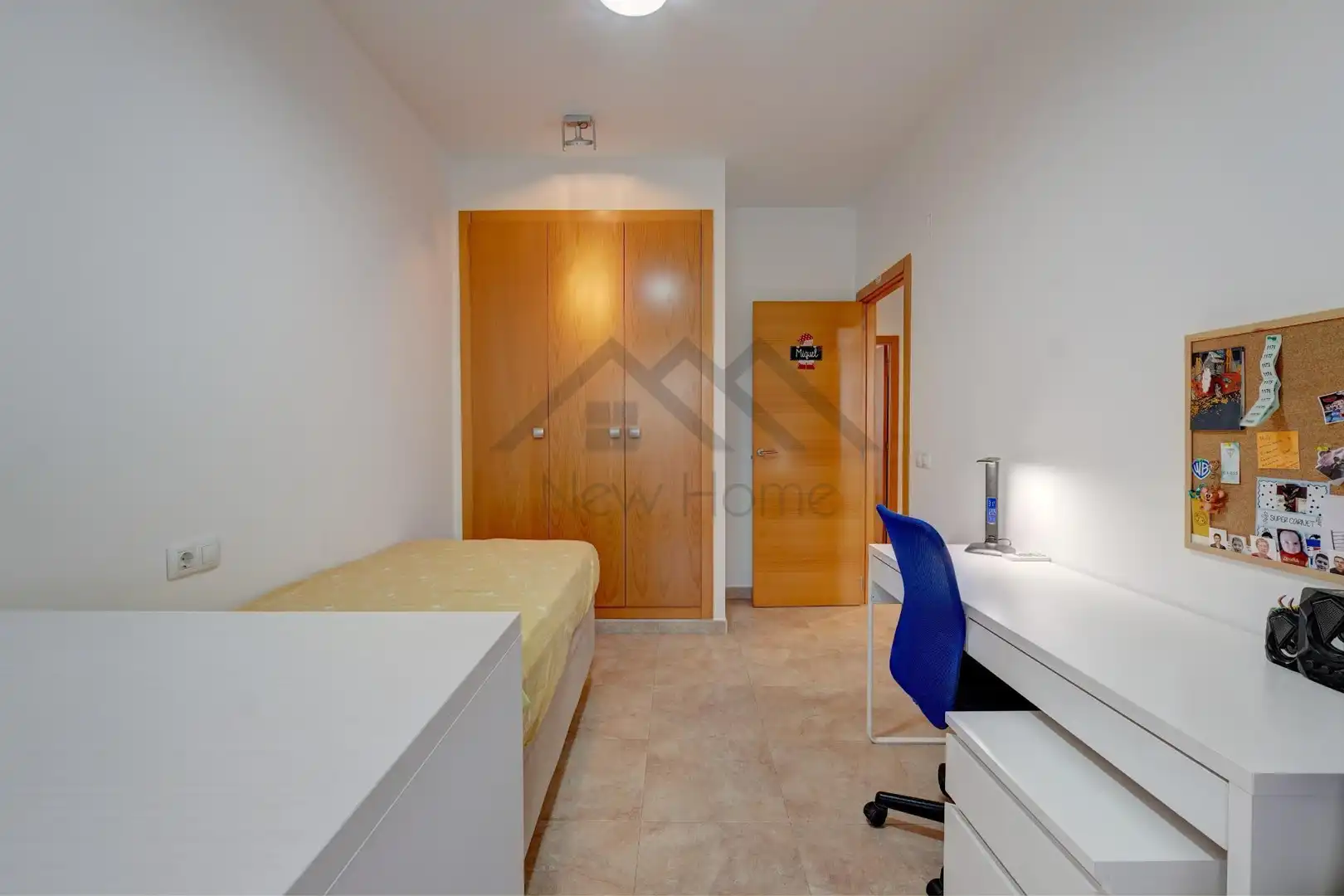 Dormitori de Casa adosada en venda en La Pobla de Vallbona amb Aire condicionat, Calefacció i Jardí privat