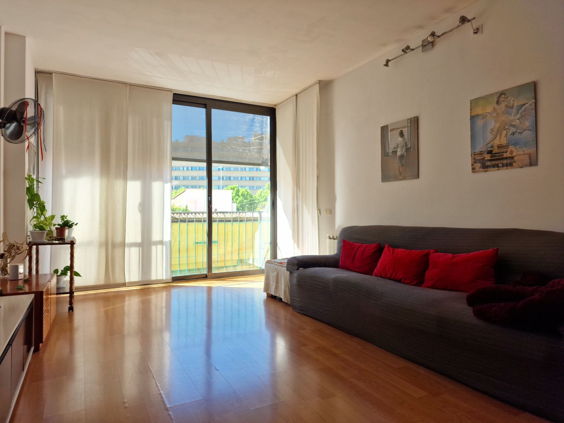 Sala d'estar de Pis en venda en Girona Capital amb Calefacció i Terrassa