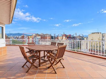 Penthouse mit Balkon zum Verkauf in Eixample