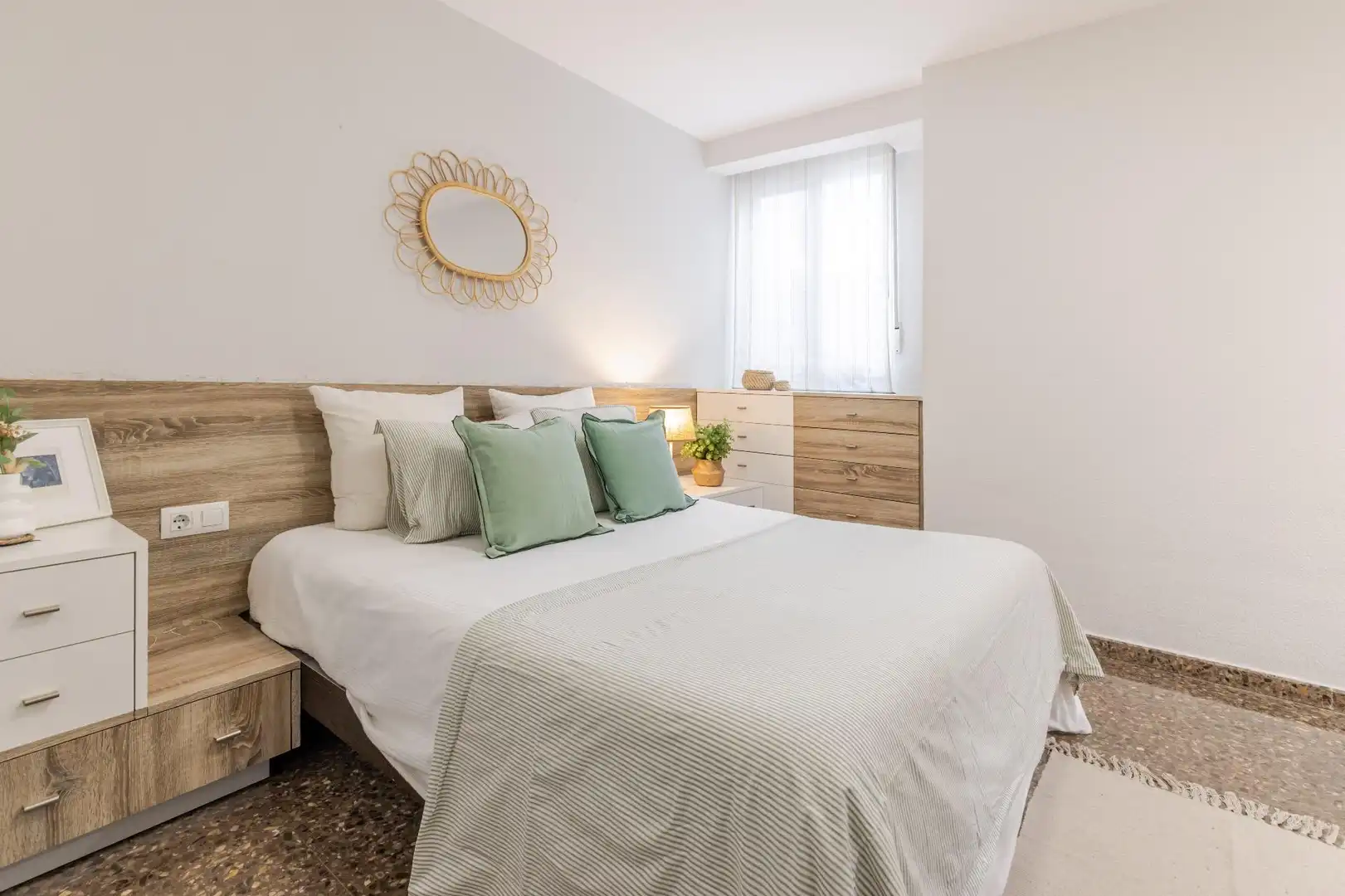 Bedroom of Flat for sale in Paterna  with Air Conditioner, Heating and Balcony