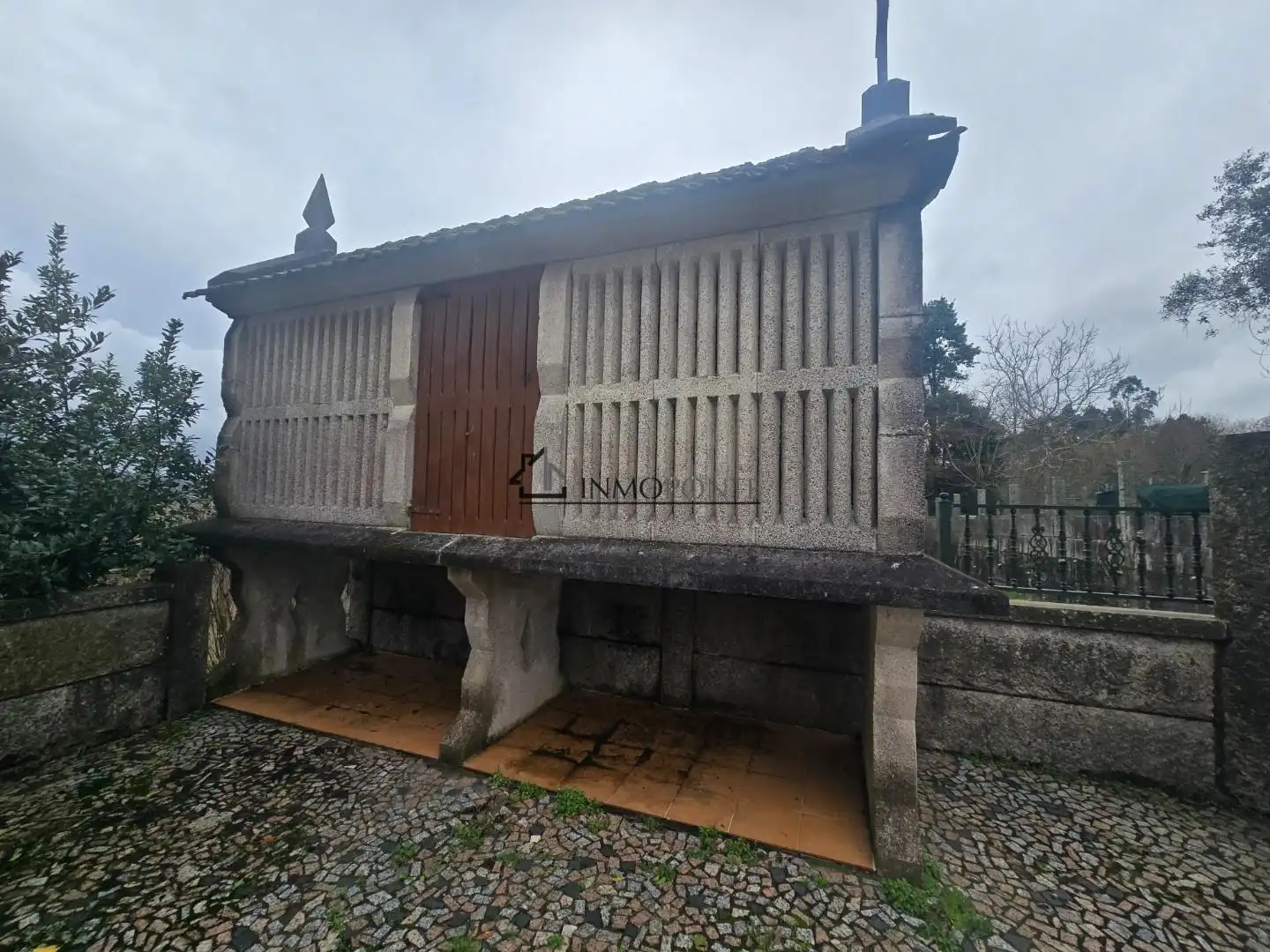 Vista exterior de Casa o xalet en venda en Moraña amb Jardí privat