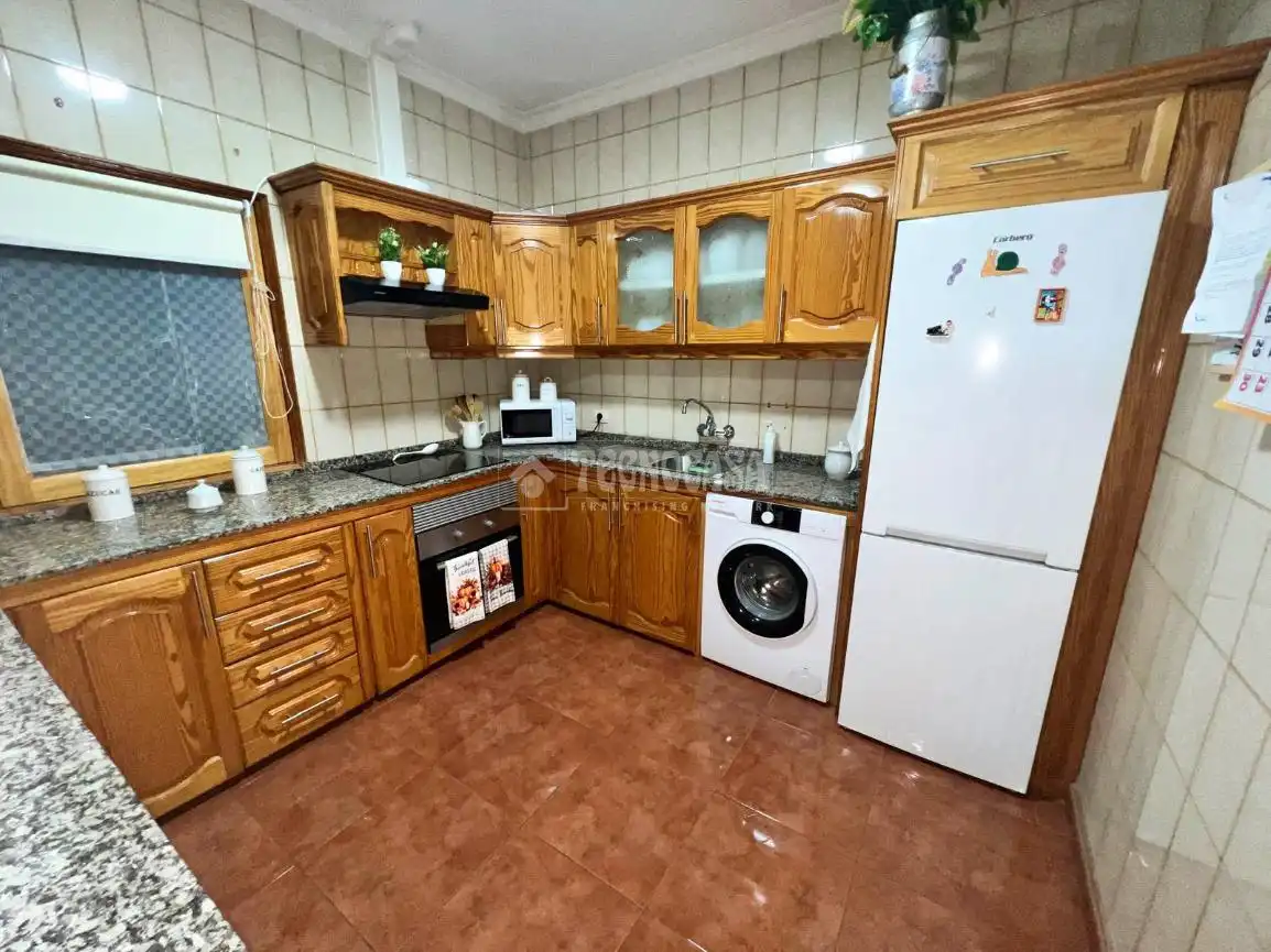 Cuina de Casa adosada en venda en Santa Lucía de Tirajana amb Aire condicionat, Terrassa i Traster