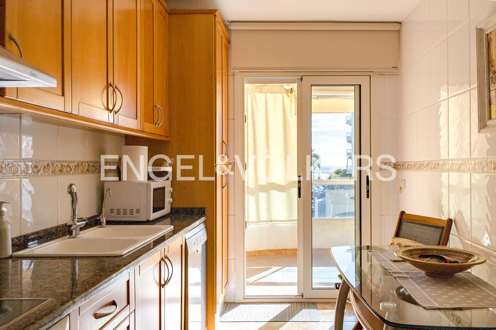 Kitchen of Flat for sale in Vilanova i la Geltrú  with Air Conditioner, Heating and Terrace