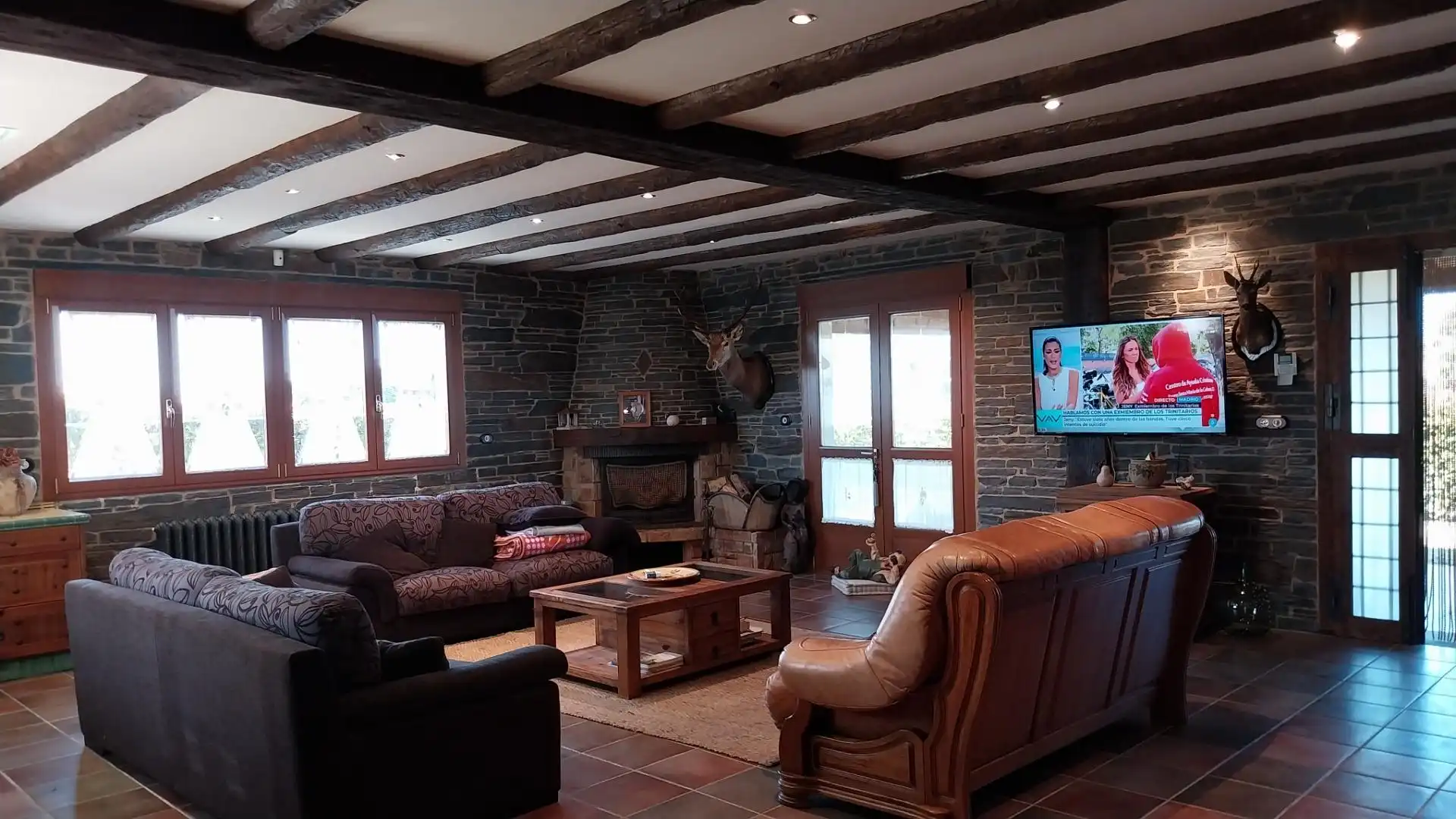 Living room of Houses for sale in Laza  with Private garden, Terrace and Furnished
