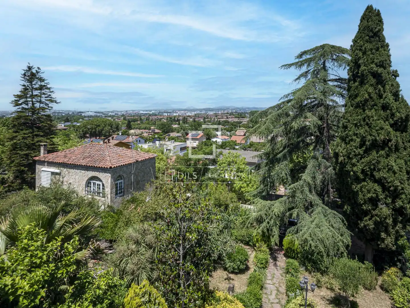 Vista exterior de Casa o xalet en venda en Sant Cugat del Vallès amb Aire condicionat, Calefacció i Jardí privat