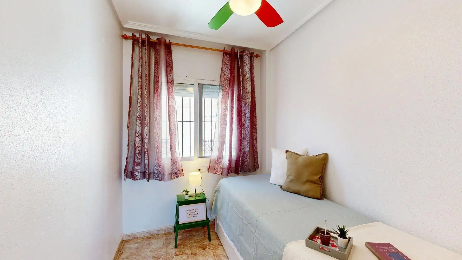 Habitación de Casa adosada en venta en Pilar de la Horadada con Jardín privado, Terraza y Balcón