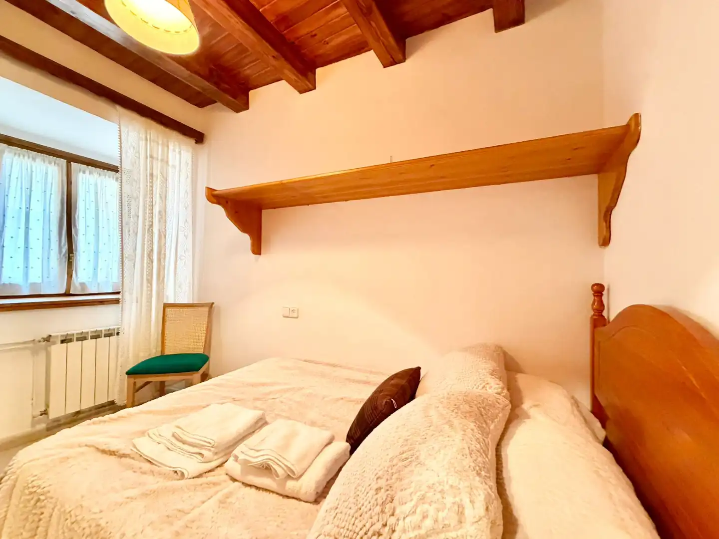 Dormitori de Casa o xalet en venda en Vielha e Mijaran amb Calefacció, Parquet i Moblat