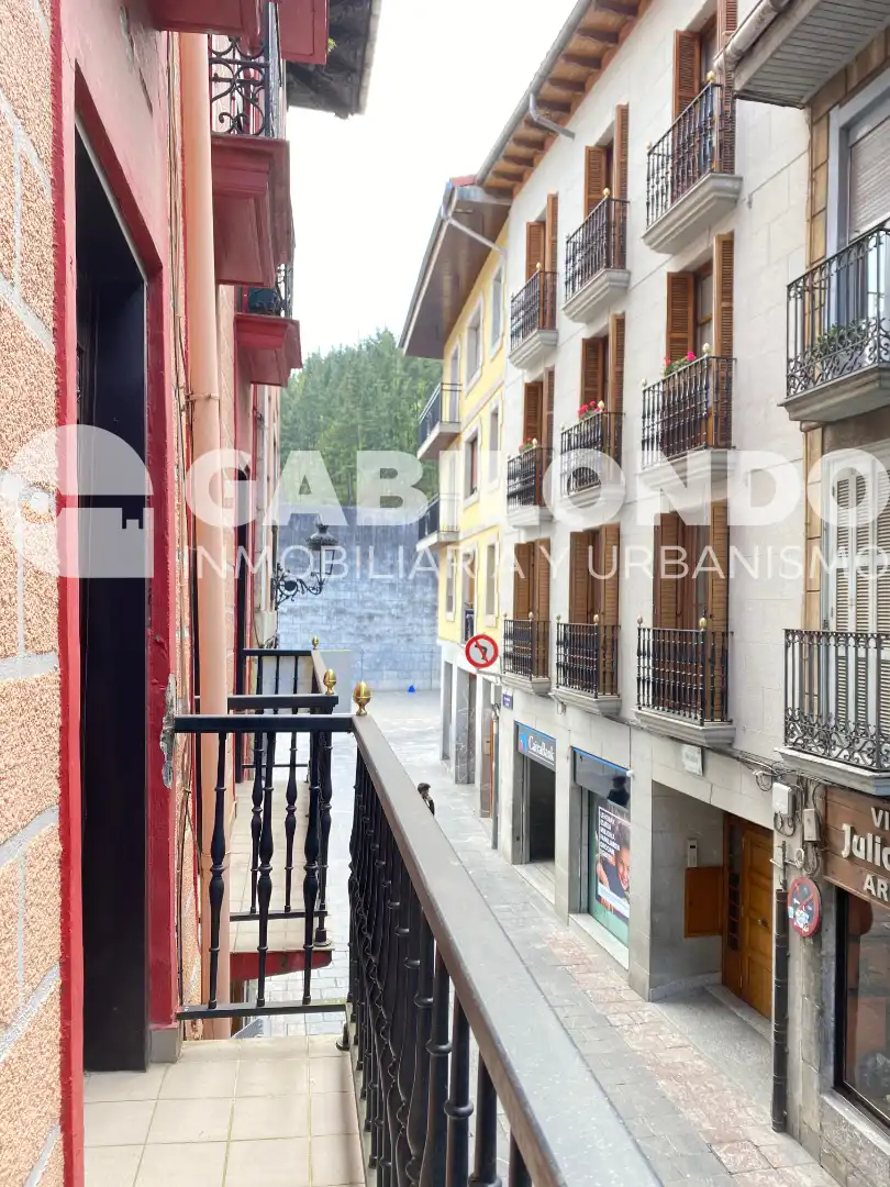 Vista exterior de Piso en venta en Elgoibar con Calefacción, Parquet y Trastero