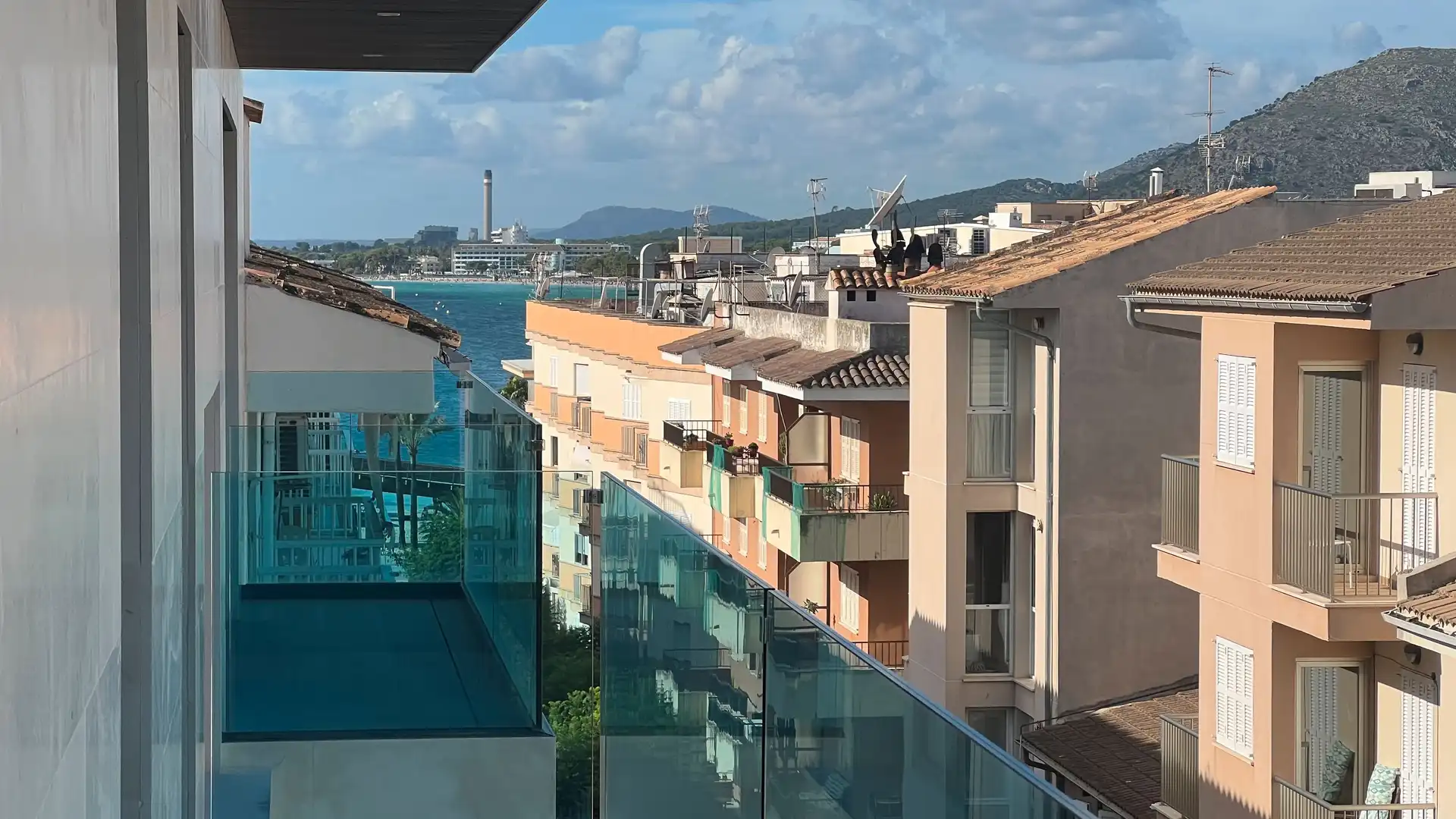 Vista exterior de Àtic en venda en Alcúdia amb Aire condicionat, Terrassa i Internet