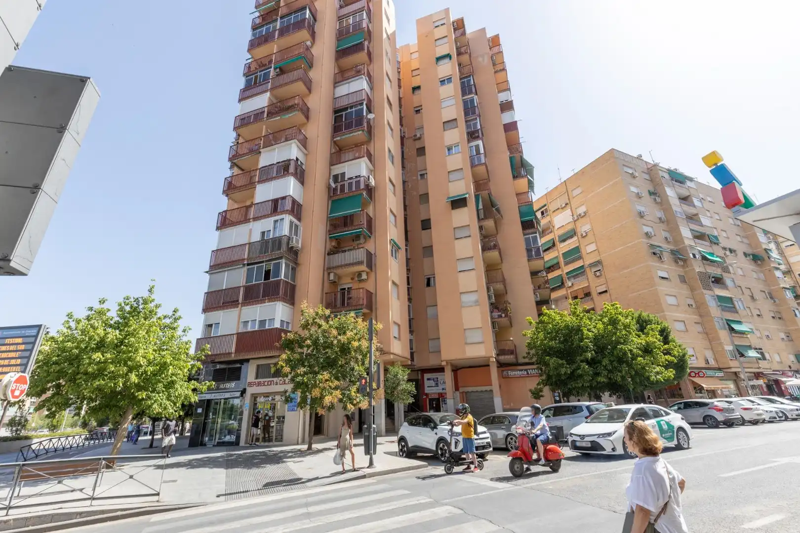 Vista exterior de Piso en venta en Granada con Terraza, Amueblado y Balcón