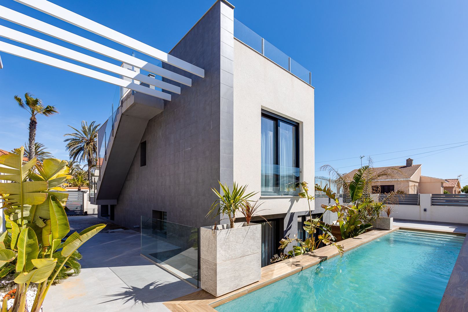 Vista exterior de Casa o chalet en venta en Torrevieja con Terraza, Piscina y Piscina comunitaria