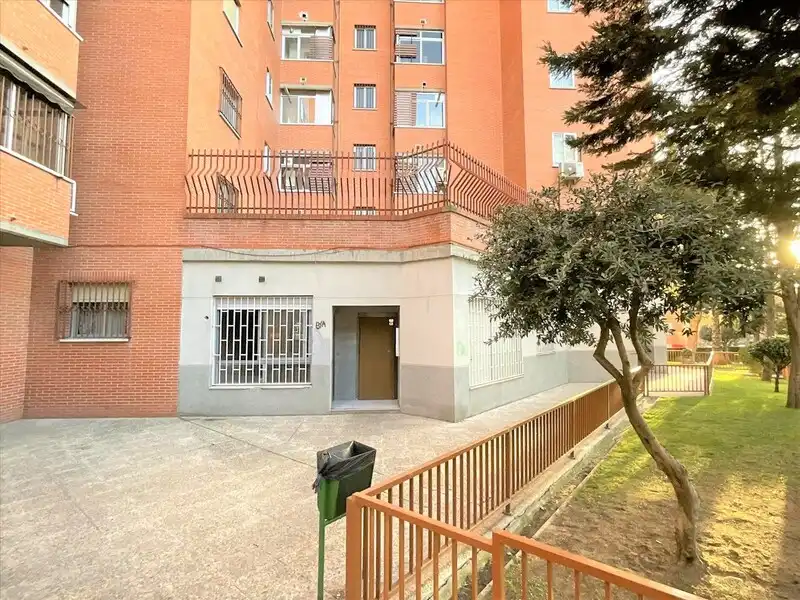 Vista exterior de Pis en venda en Madrid