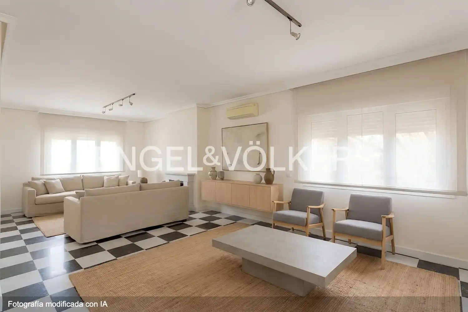 Sala d'estar de Casa o xalet en venda en Boadilla del Monte amb Aire condicionat, Calefacció i Jardí privat