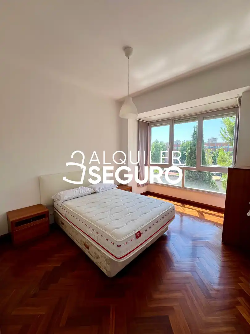 Habitación de Piso de alquiler en Madrid con Aire acondicionado, Calefacción y Amueblado