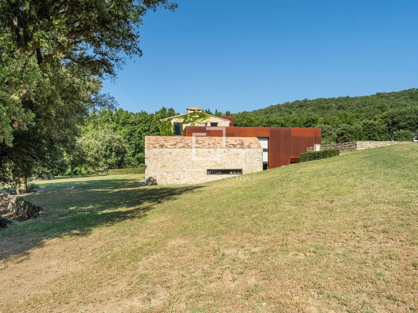 Vista exterior de Finca rústica en venda en Maçanet de Cabrenys amb Calefacció, Jardí privat i Traster