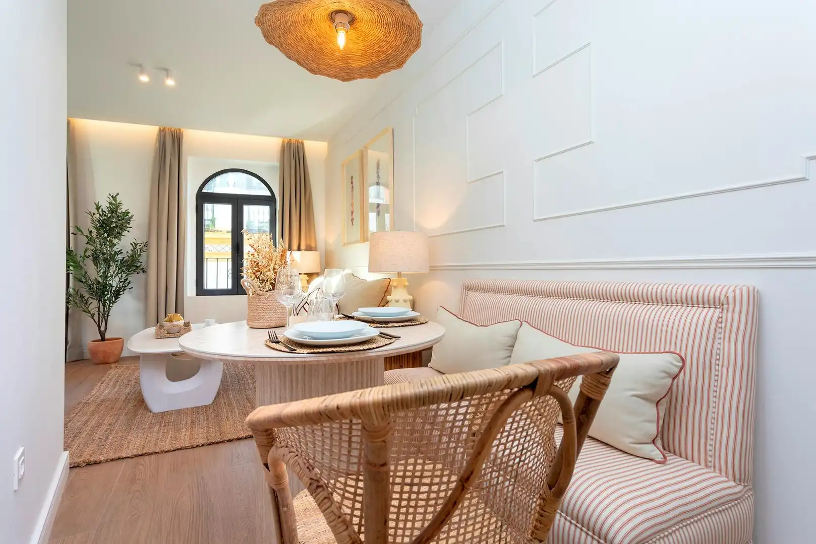 Dining room of Flat for rent in Sevilla  with Air Conditioner, Heating and Washing machine