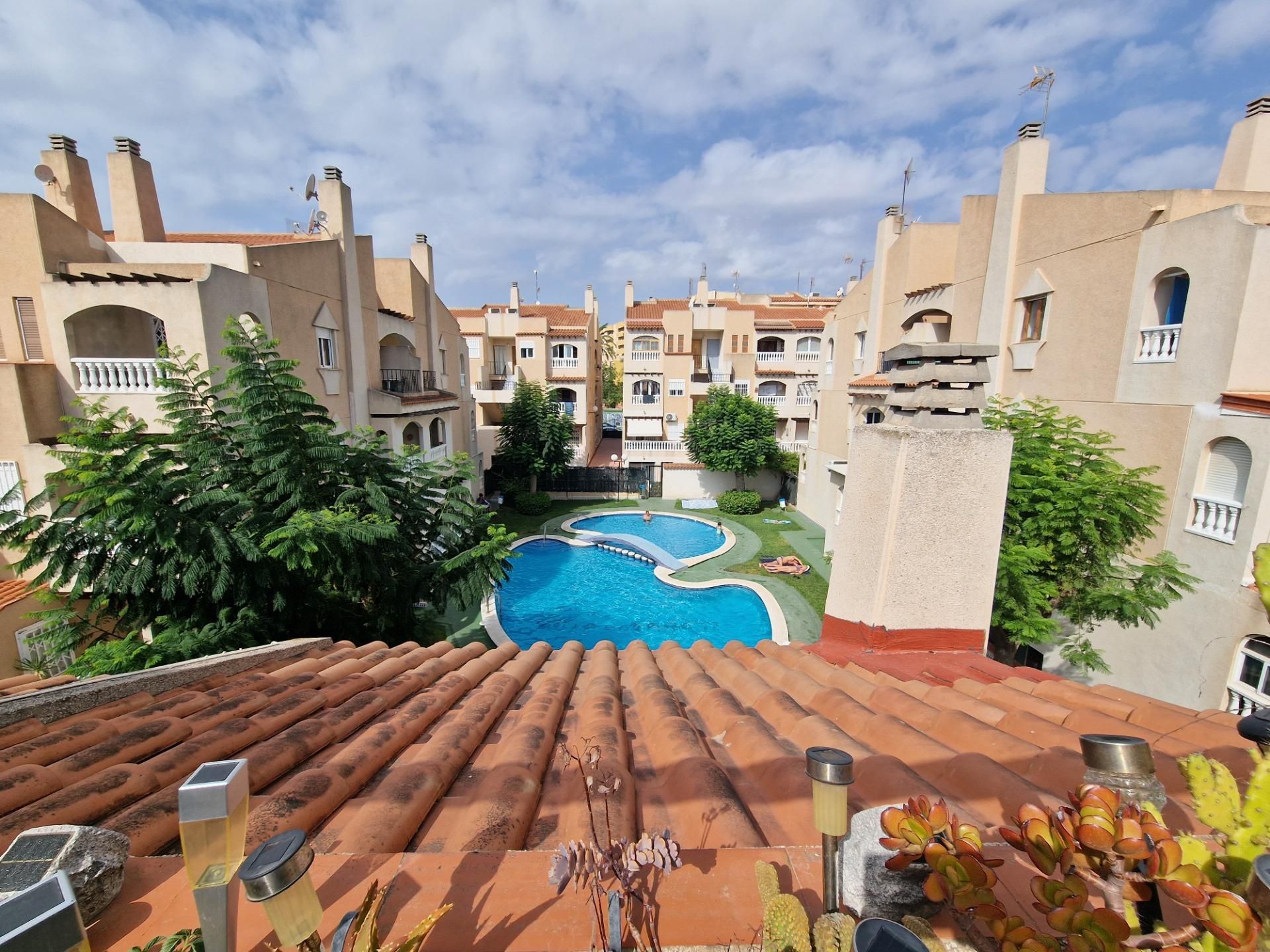Exterior view of Single-family semi-detached for sale in Torrevieja  with Air Conditioner, Terrace and Balcony