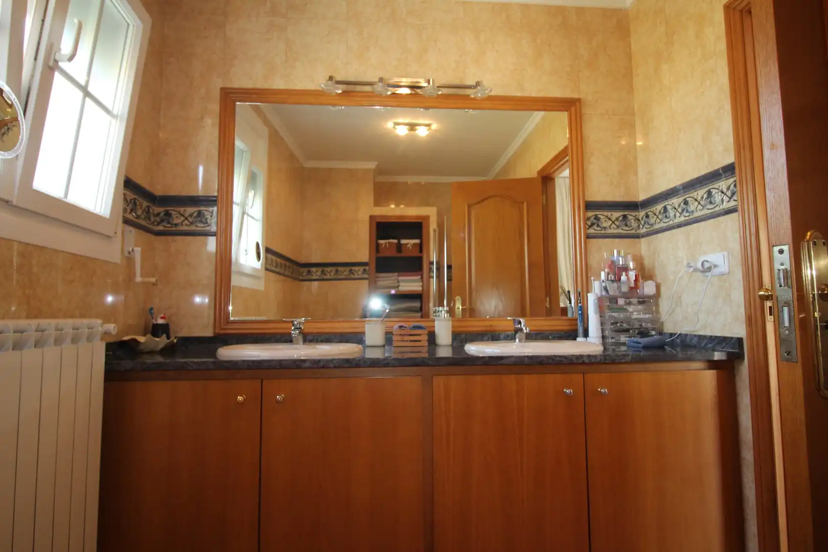 Bathroom of Houses for sale in Figueres  with Heating
