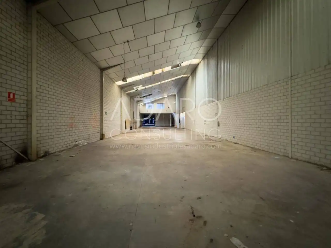 Nave industrial de alquiler en Calle Atenas, Torres de la Alameda