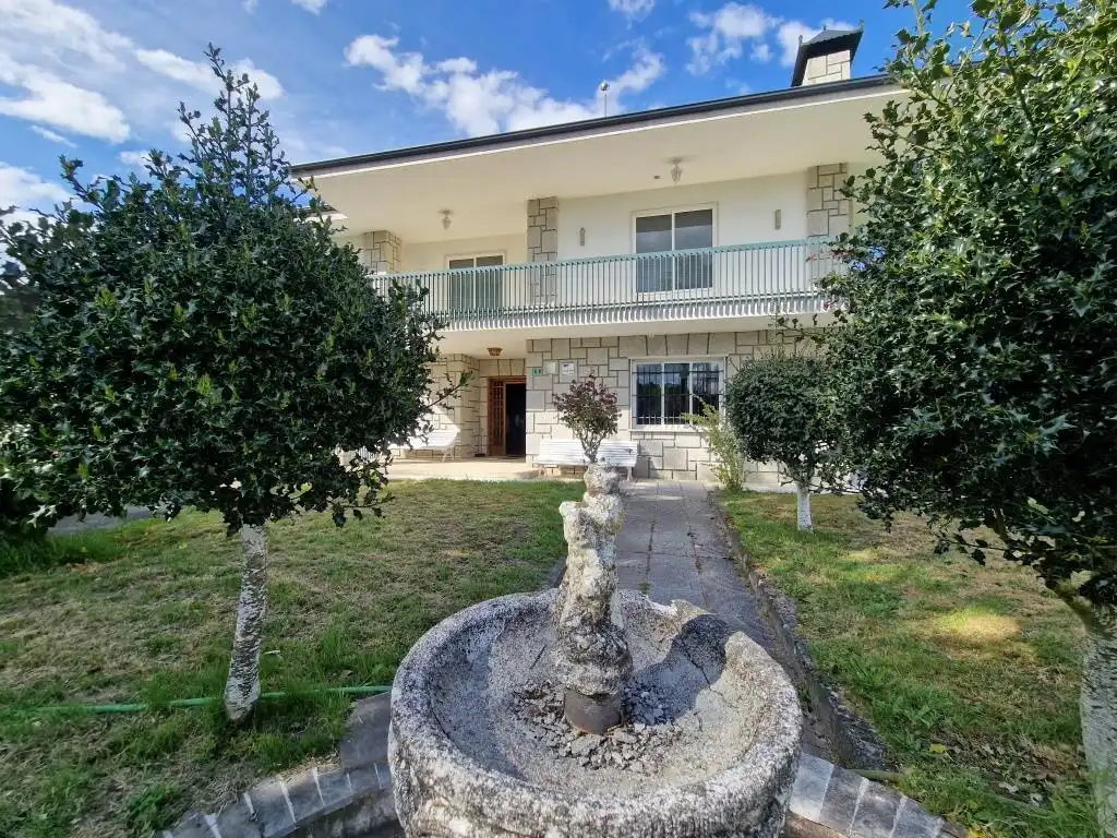 Vista exterior de Casa o xalet en venda en Sandiás amb Calefacció, Jardí privat i Terrassa