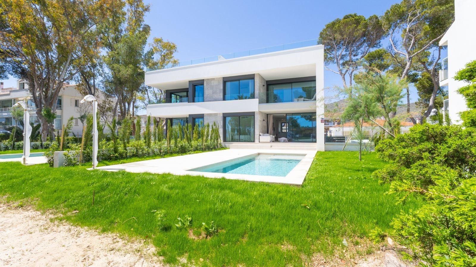 Exterior view of Single-family semi-detached to rent in Alcúdia  with Air Conditioner, Heating and Private garden