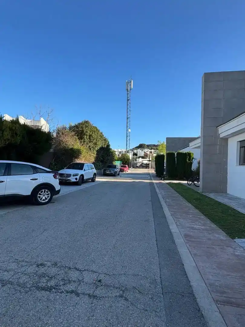Aparcament de Pis de lloguer en Chiva amb Aire condicionat, Jardí privat i Parquet