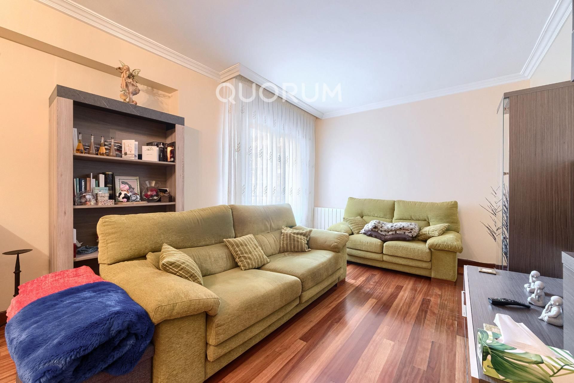 Living room of Flat for sale in Basauri   with Heating and Furnished