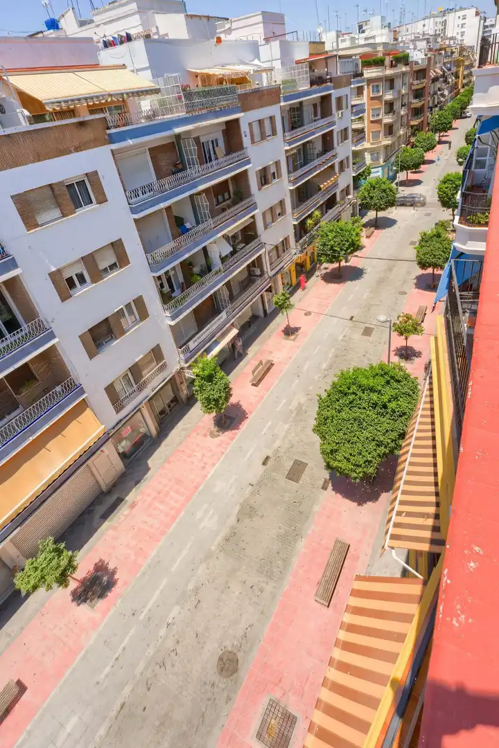 Vista exterior de Apartamento en venta en Sevilla con Alarma