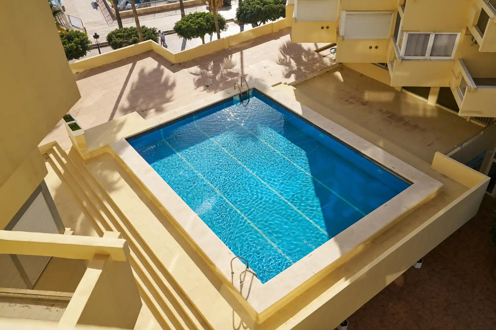Schwimmbecken von Wohnungen zum Verkauf in Marbella mit Klimaanlage, Möbliert und Balkon