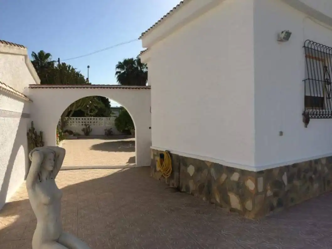 Detached house with pool for sale in Avenida jaca 13, imagen 7