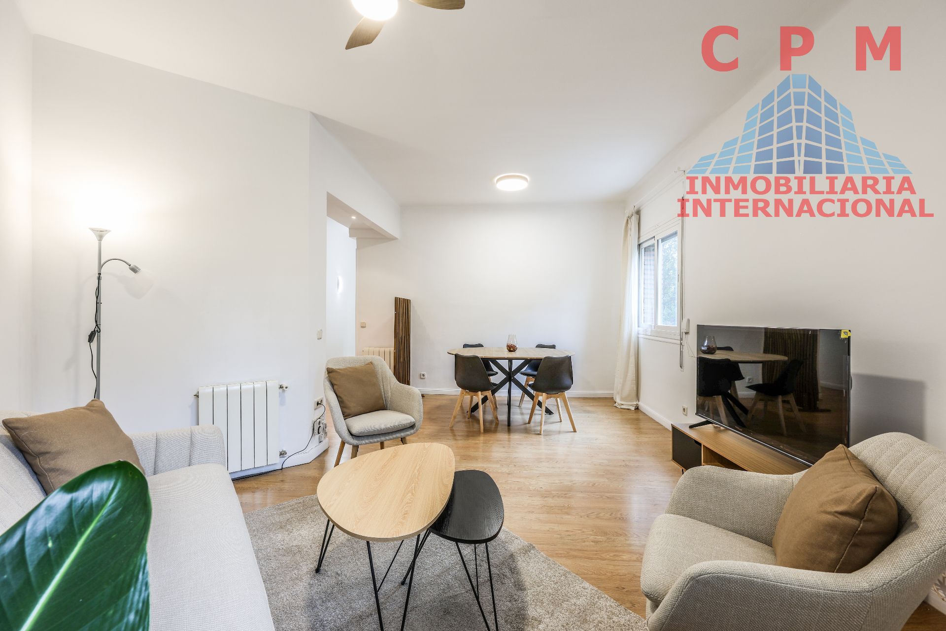 Living room of Flat to rent in  Madrid Capital  with Air Conditioner, Heating and Parquet flooring