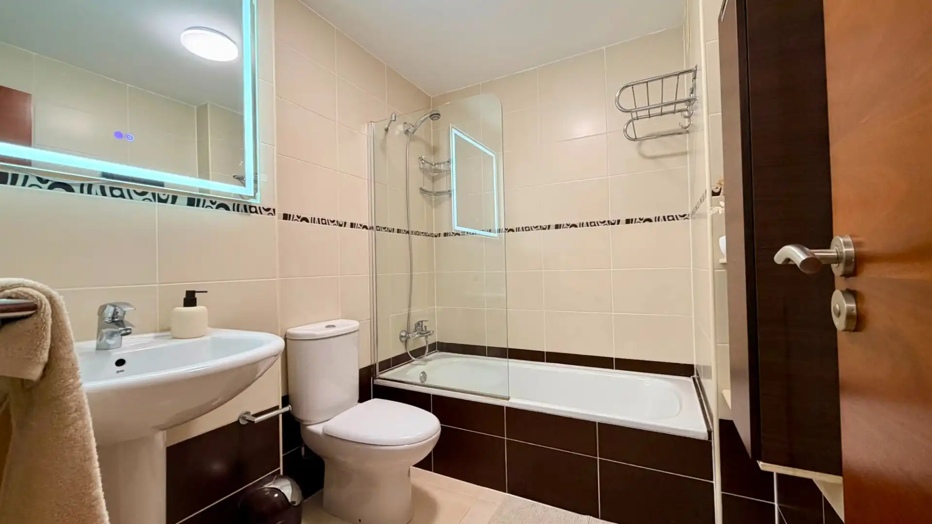 Casa adosada en venta en Calle Duquela, Cho - Parque de la Reina