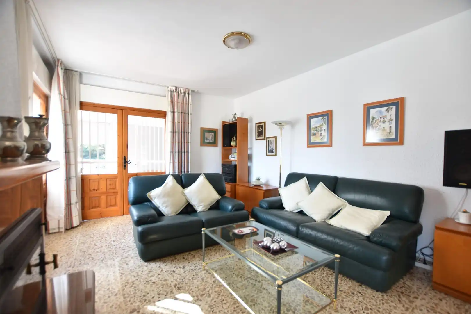 Sala d'estar de Casa o xalet en venda en Alhaurín de la Torre amb Jardí privat, Terrassa i Piscina comunitària