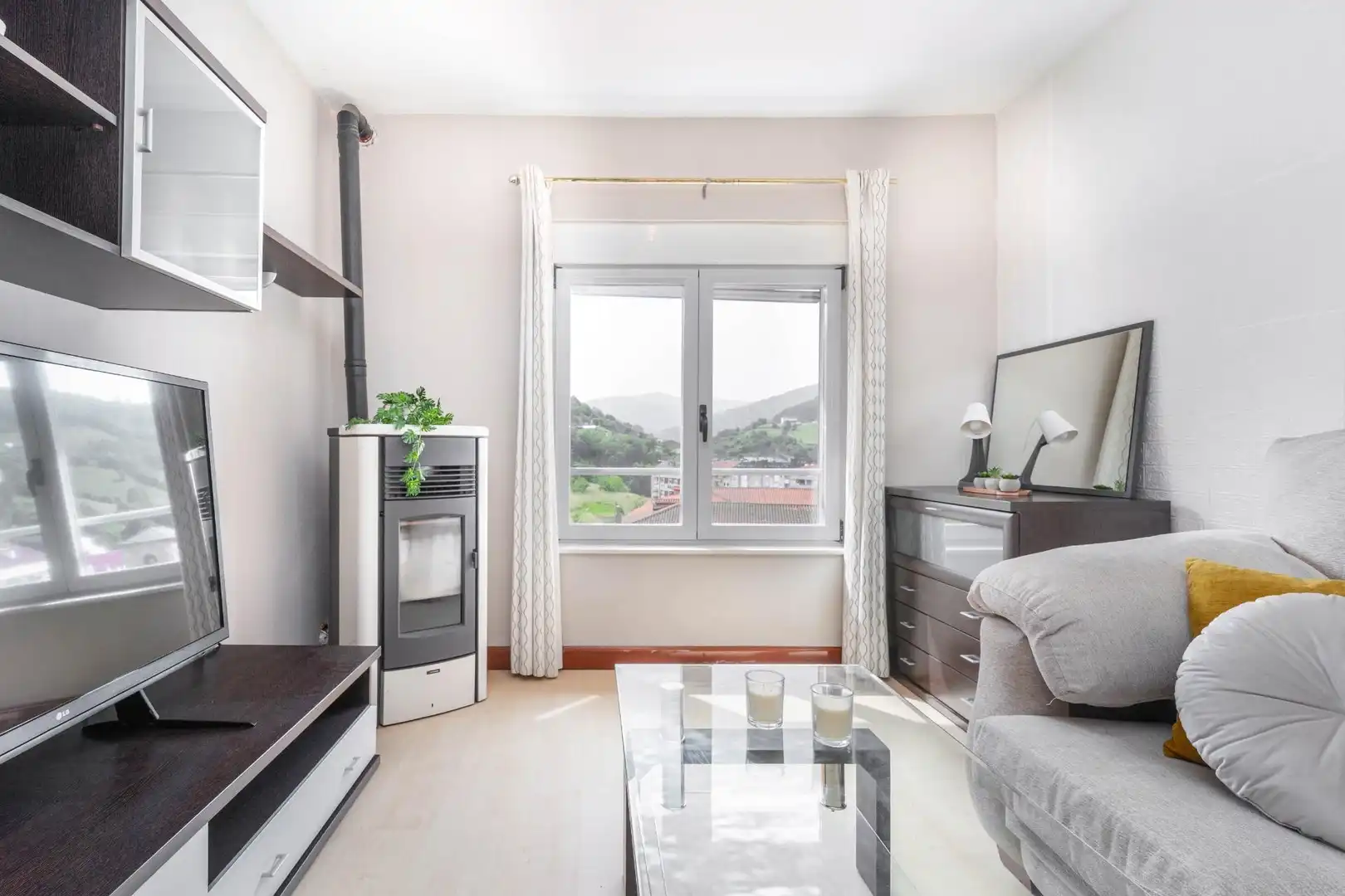 Living room of Flat for sale in Cangas del Narcea  with Heating and Furnished