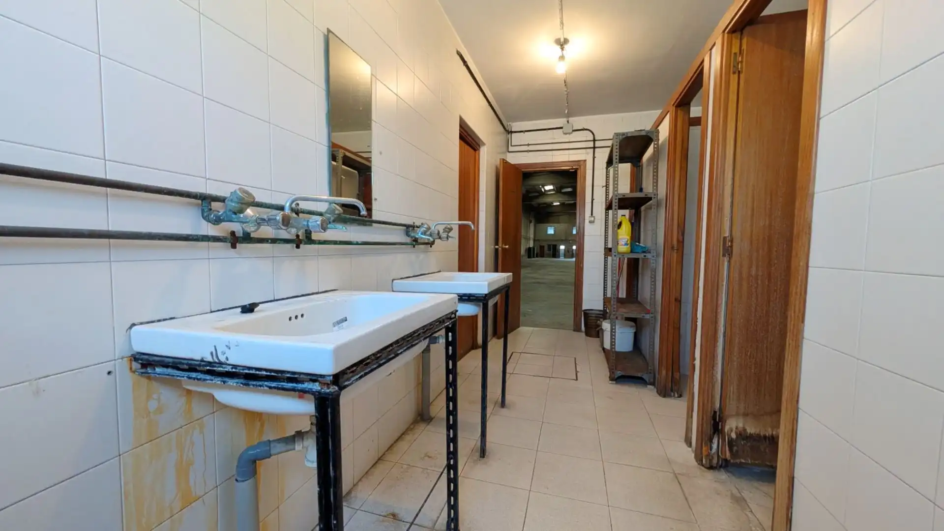 Baño de Nave industrial de alquiler en Zaragoza