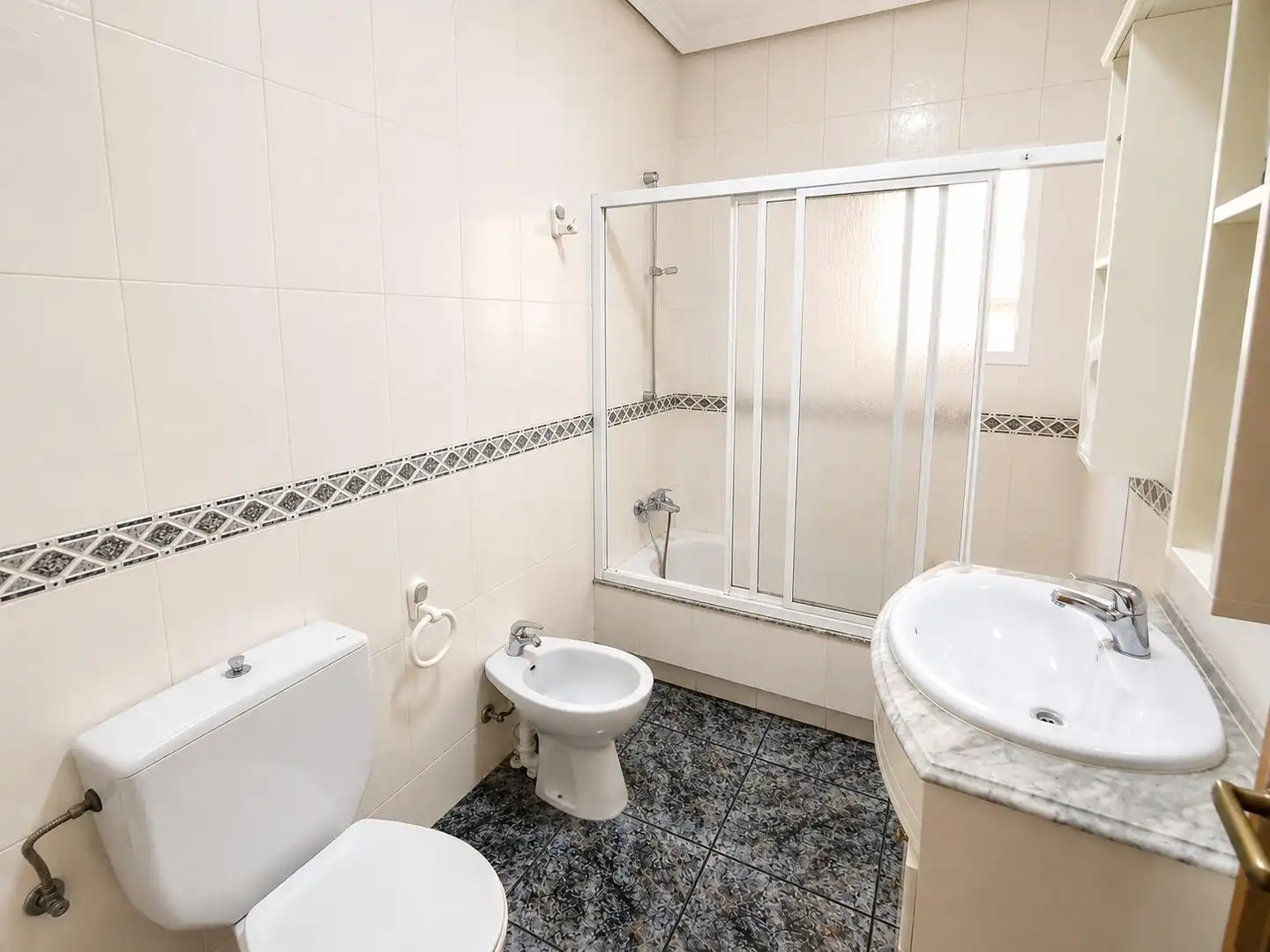 Baño de Piso en venta en Águilas con Aire acondicionado, Terraza y Balcón